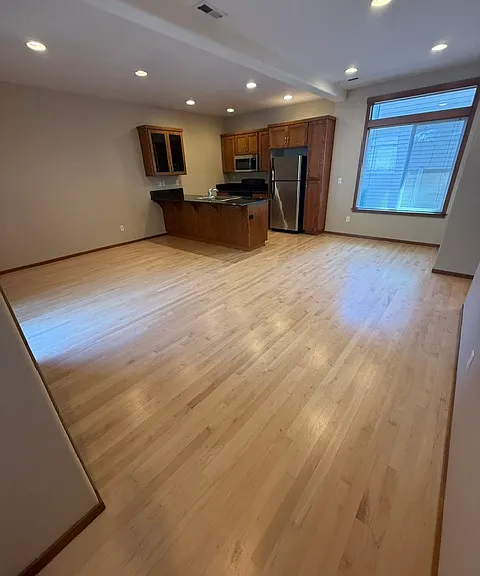 4 SW Boundary St #3 — Photo 12