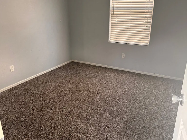 11010 W Elm St — Photo 4