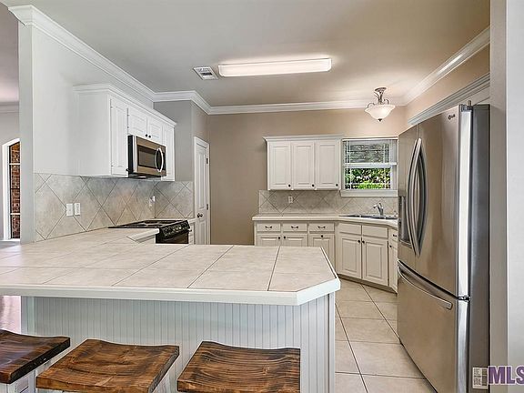 4th image of 39105 N Angelle Ct
