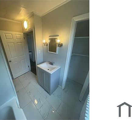 5th image of 411 Fairywood St