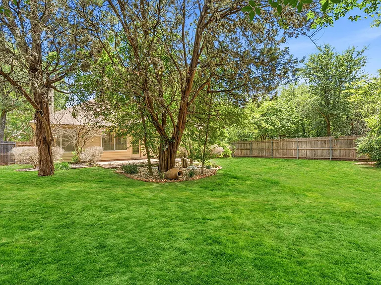 5021 McDade Dr — Photo 32