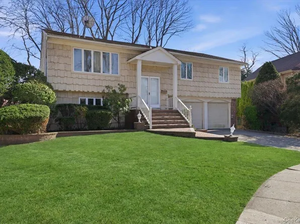 881 Buckley Place, Westbury, NY 11590
