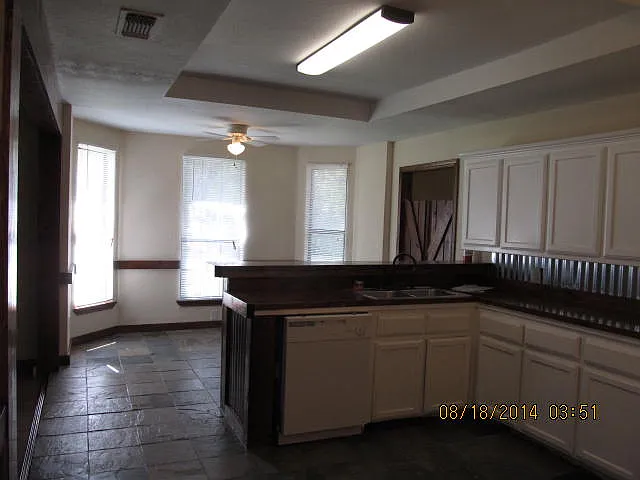 600 Jefferson Ave — Photo 12