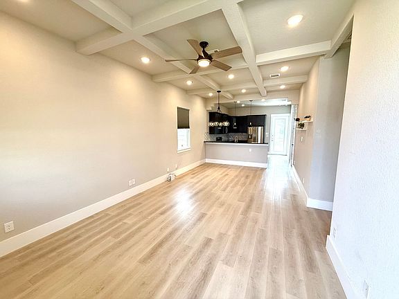 3rd image of 946 Canton