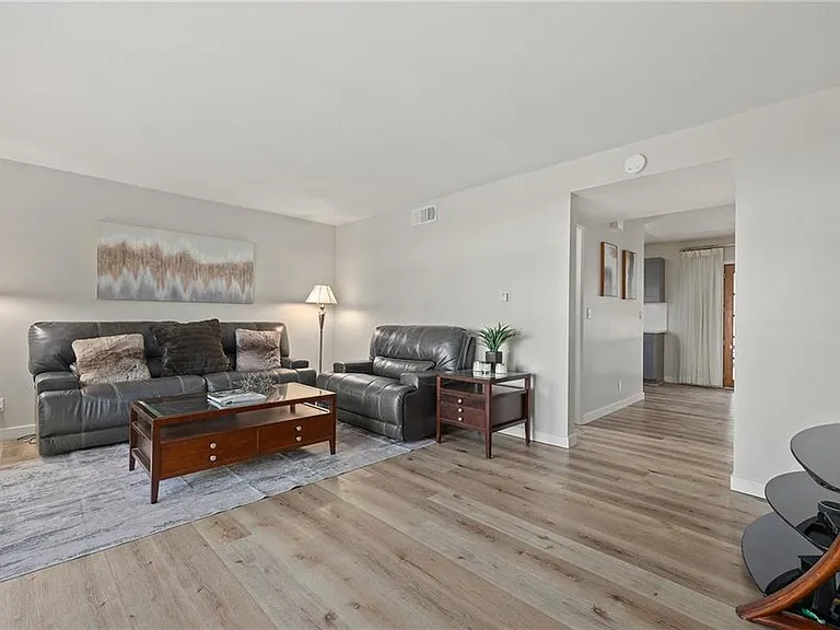 4990 Argyle Dr — Photo 4