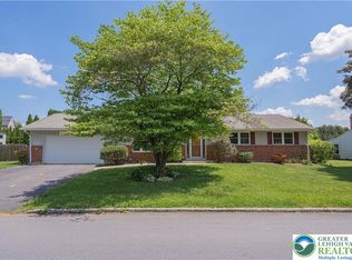 1359 Oak Dr, Macungie, PA 18062