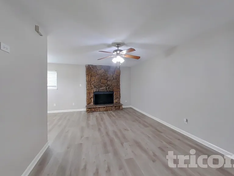 1438 Peach Spring Dr — Photo 2