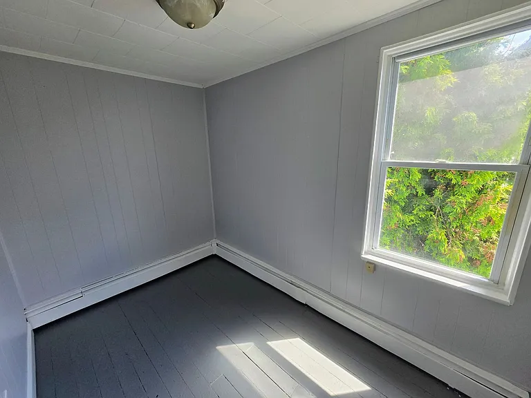 1437 W Court St — Photo 7
