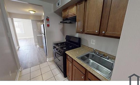 3rd image of 1219 18th Pl NE APT 2