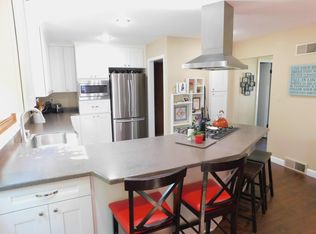 1381 E Sommers Dr, Oak Creek, WI 53154