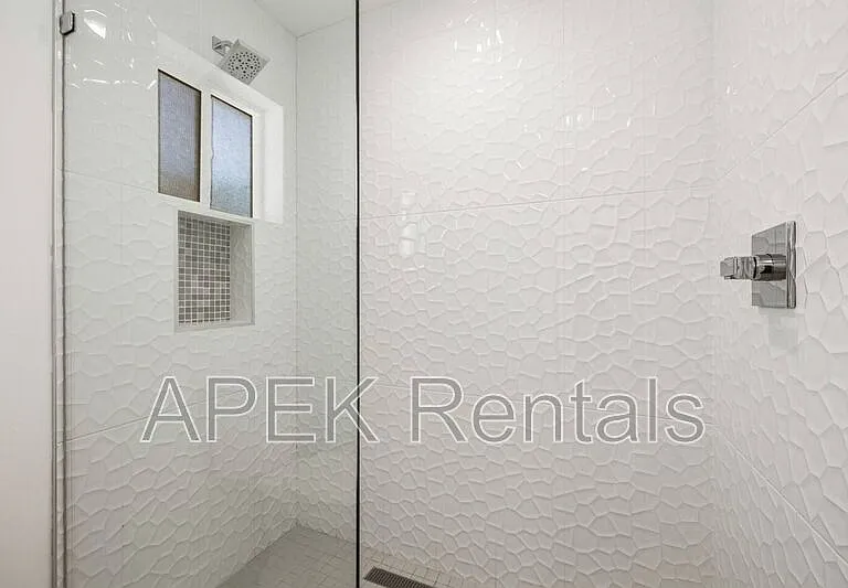 945 N Buttonwillow Cir — Photo 49