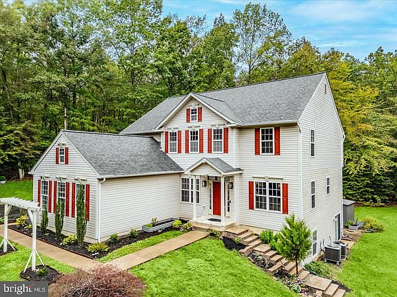3rd image of 255 Summer Breeze Ln