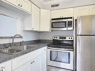 1 bed, 672 sqft, $1,800 — Photo 4
