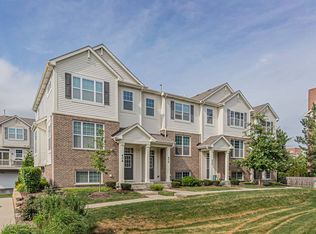 402 Lexington Ln, Rolling Meadows, IL 60008