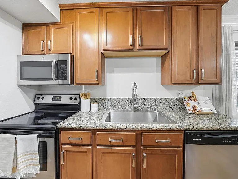 5505 Adelaide Ave #14 — Photo 8