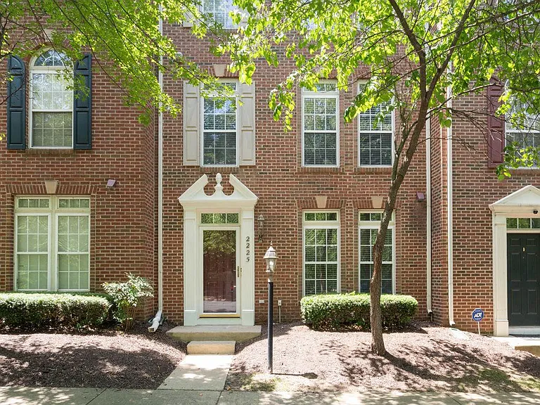 2225 Potomac Club Pkwy — Photo 37