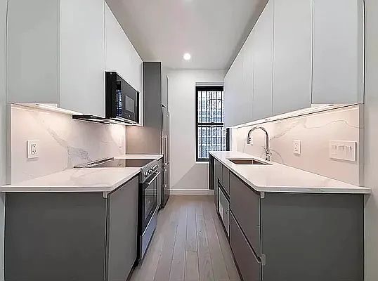 1st image of 15 Wyckoff St APT 17
