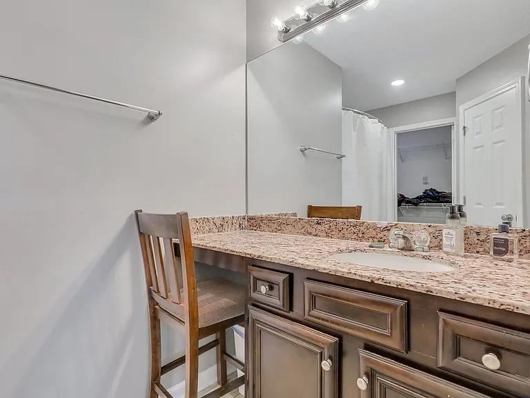 94 Lake Shore Blvd — Photo 30