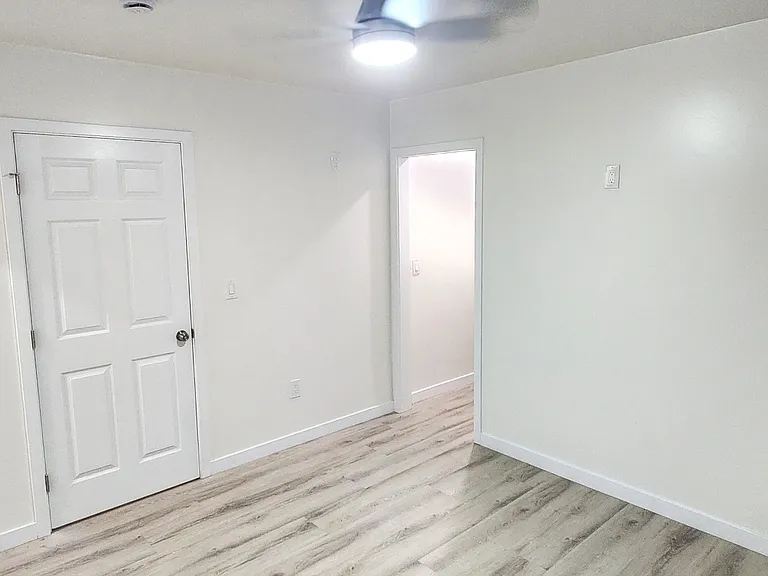 2574 Southern Ave #B — Photo 12