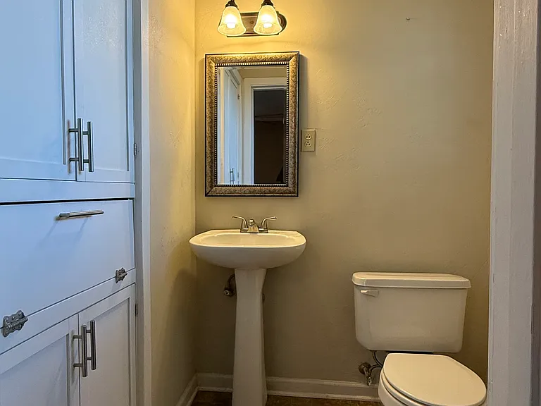 649 Mary Ann St — Photo 10
