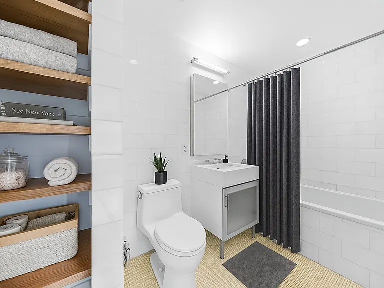 1113 York Ave #19A — Photo 3