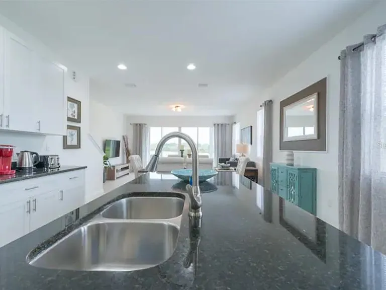 470 Lake Shore Pkwy — Photo 10
