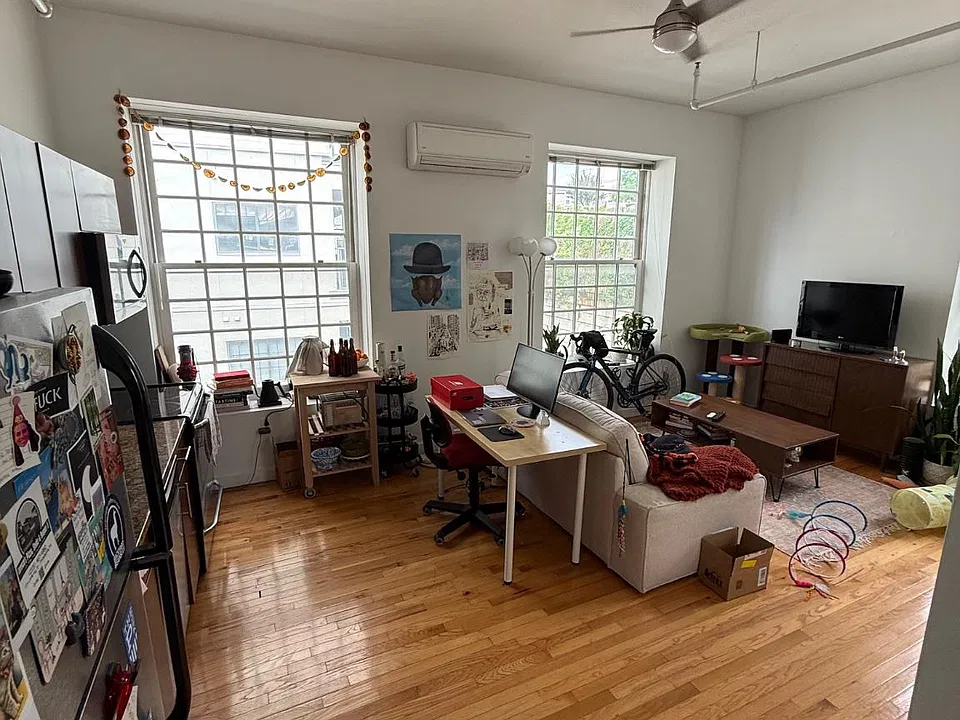 4 Leverington Ave #301
