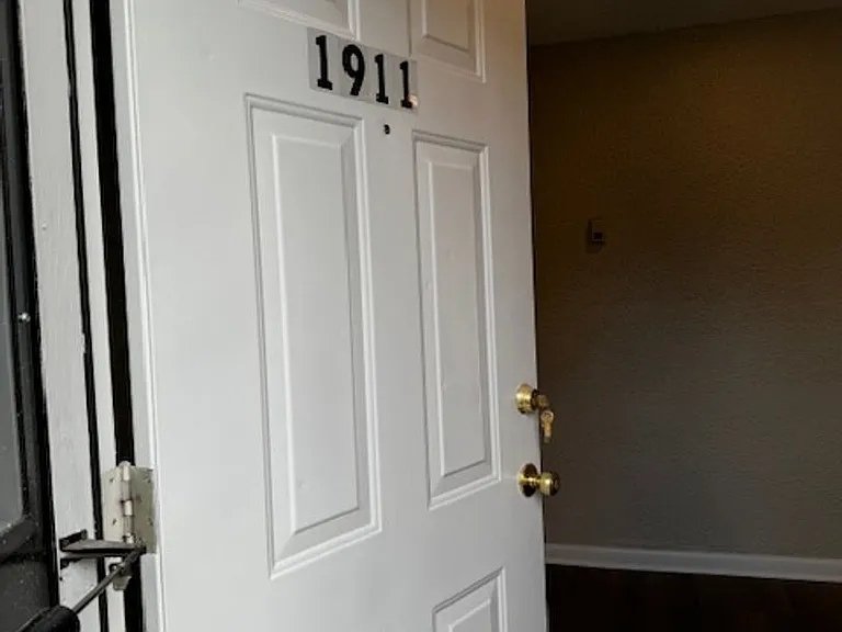 1911 Morena St — Photo 4