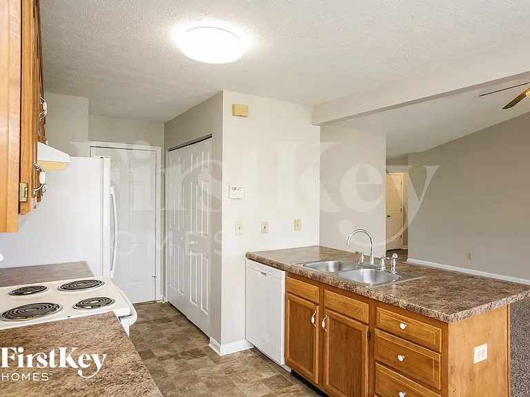 221 Westridge Blvd — Photo 6