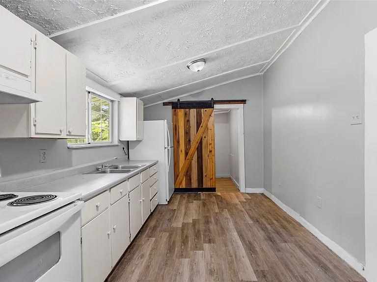 8 Jackson Rd — Photo 6