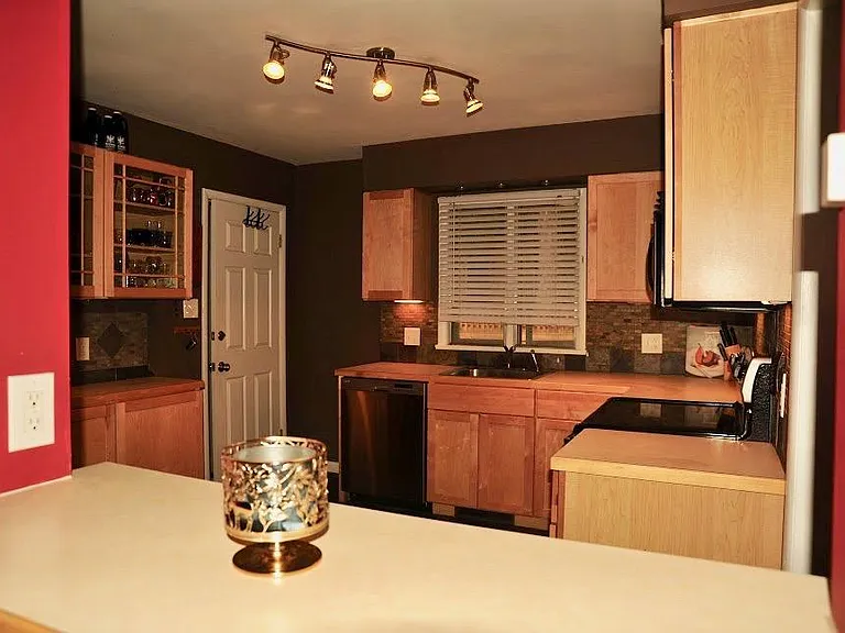 424 S Loomis Ave — Photo 5