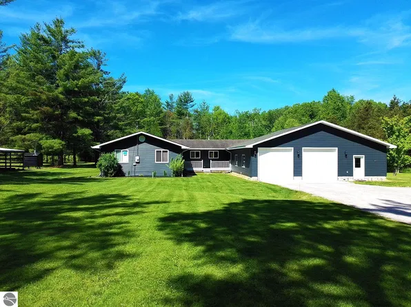 737 Sensabaugh Rd, Lupton, MI 48635
