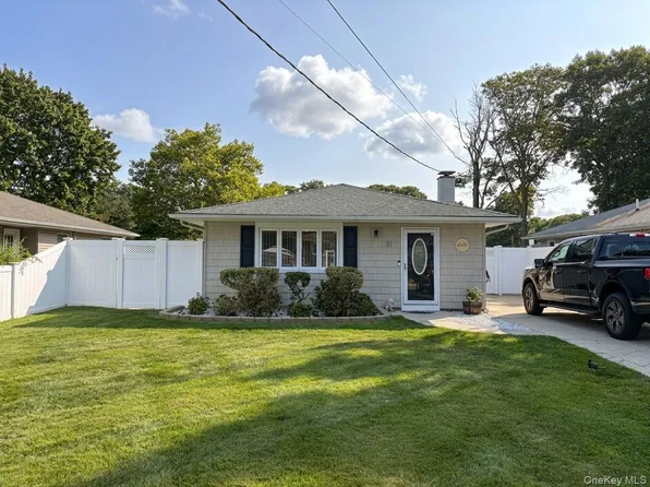 31 Brushwood Drive, Shirley, NY 11967
