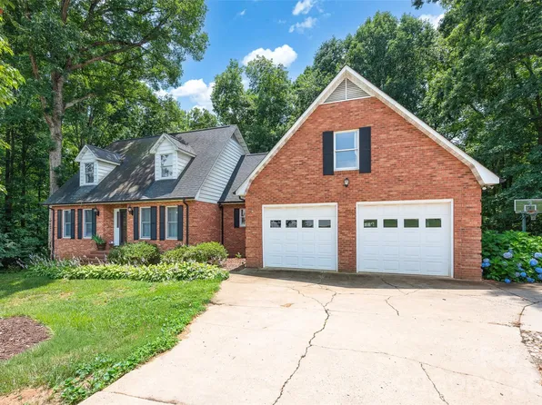 452 Faith Rd, Mooresville, NC 28115