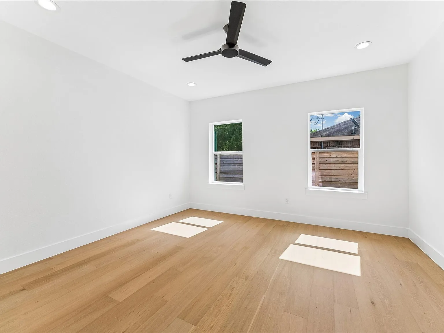 3 bed, 3.5 bath, 2340 sqft, $3,500 — Photo 4