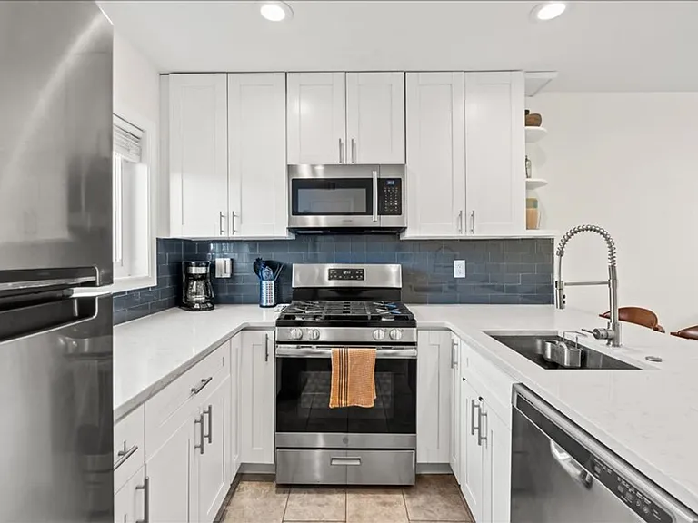 134 35th St NE — Photo 10