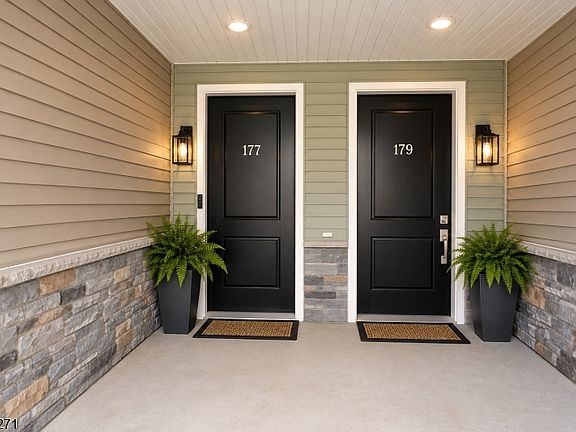 3rd image of 177 Jasmine Dr