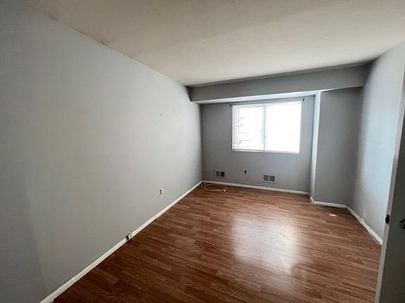 3rd image of 386 Nome Ave