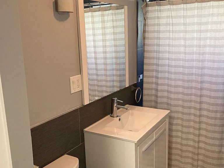 16 Aberdeen Ave #16 — Photo 37
