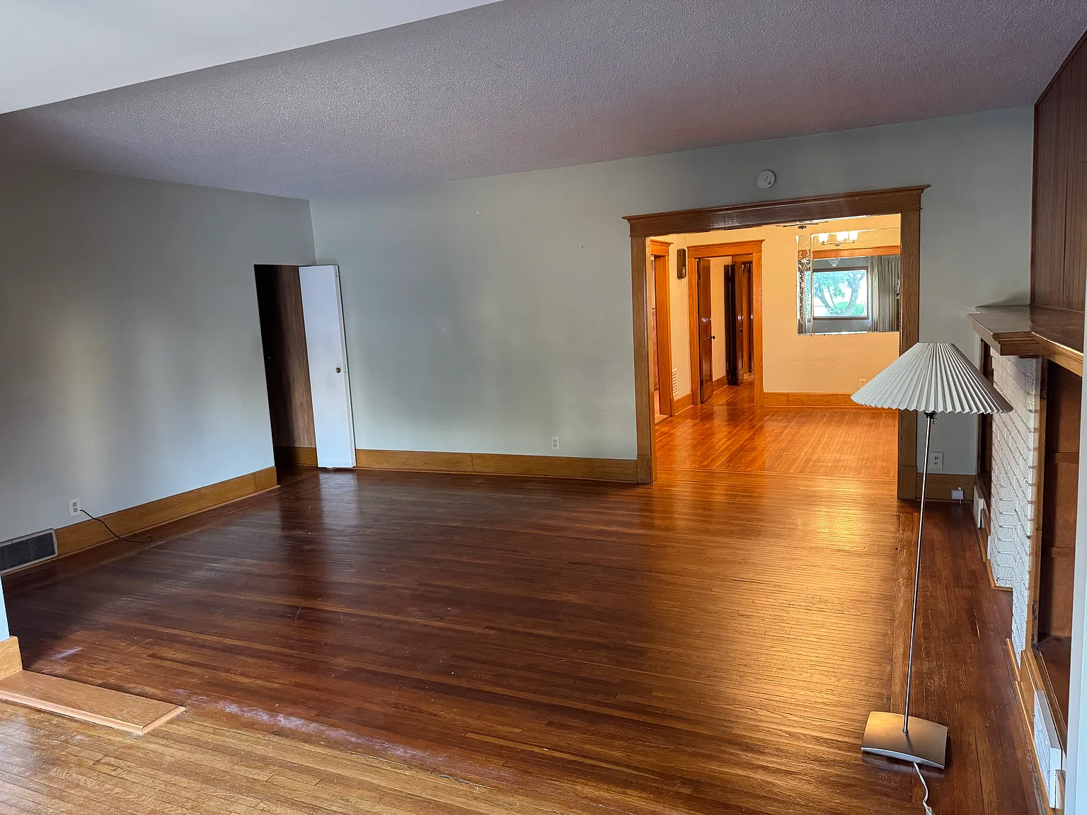 2 bed, 1200 sqft, $1,350 — Photo 2