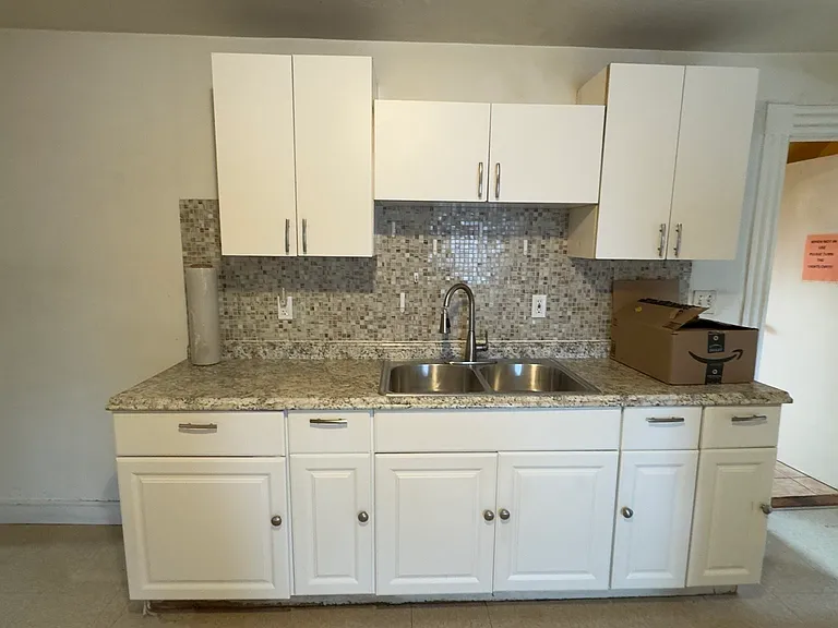 107 Bloomfield St #3 — Photo 2