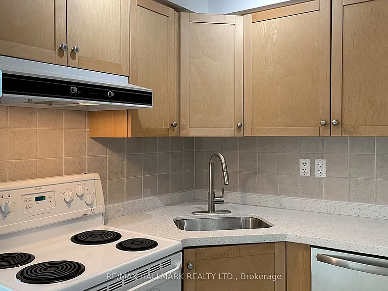 650 Queens Quay W #1121 — Photo 14