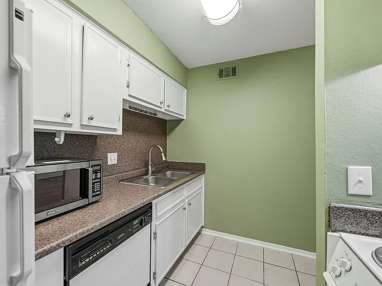 3131 Cummins St #80 — Photo 9