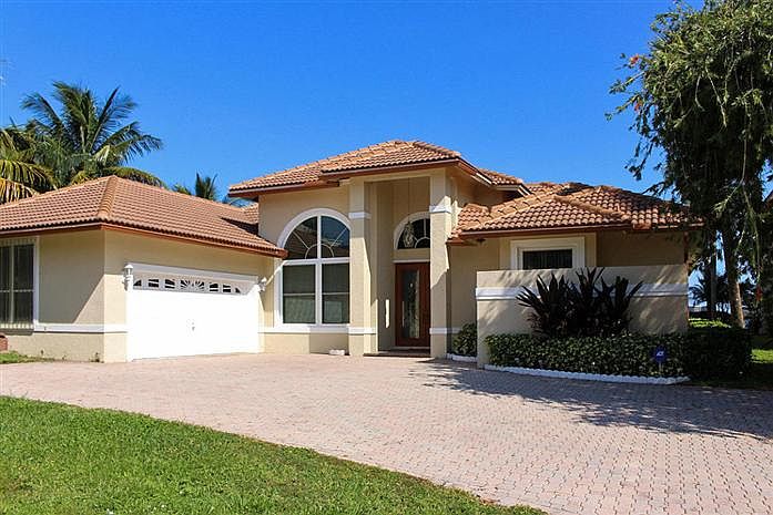1st image of 4 Lakeside Palms Ct