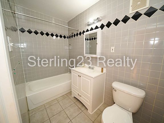 5th image of 2917 31st Ave APT 1