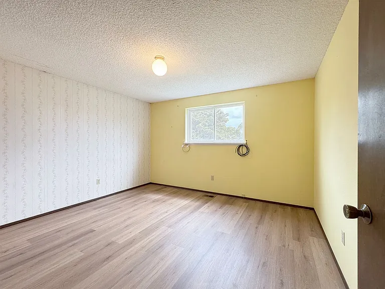 41 McLaughlin Rd — Photo 32