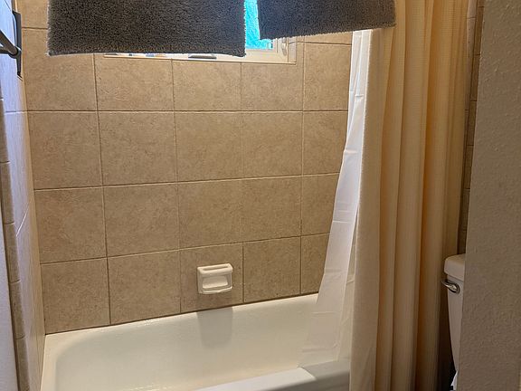 5th image of 4078 N Maroa Ave