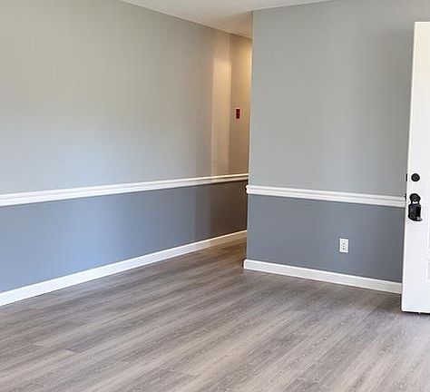 3rd image of 2909 Falcon Avenue