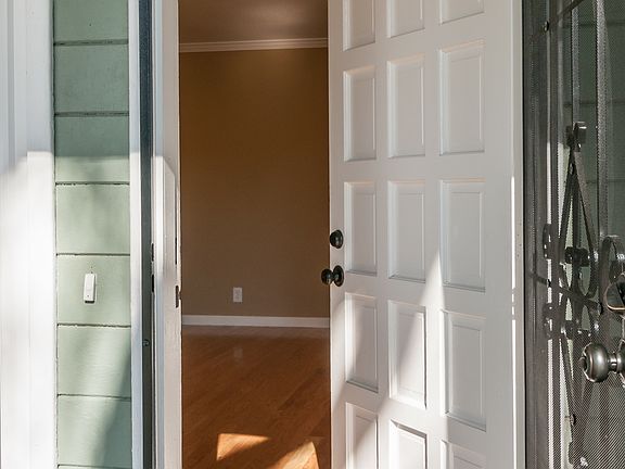 3rd image of 1763 Shoreview Ave