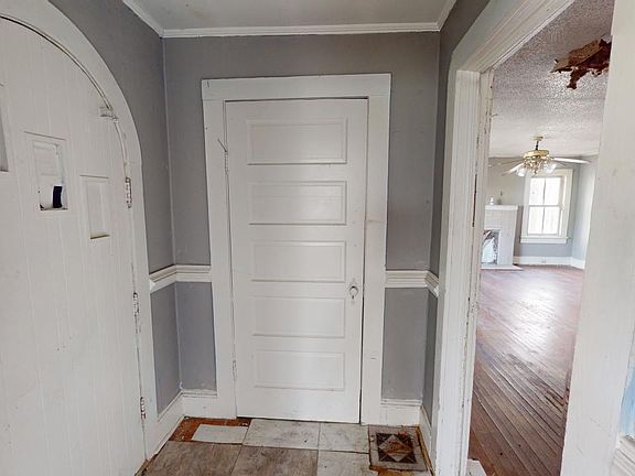 3rd image of 608 S Martin Street